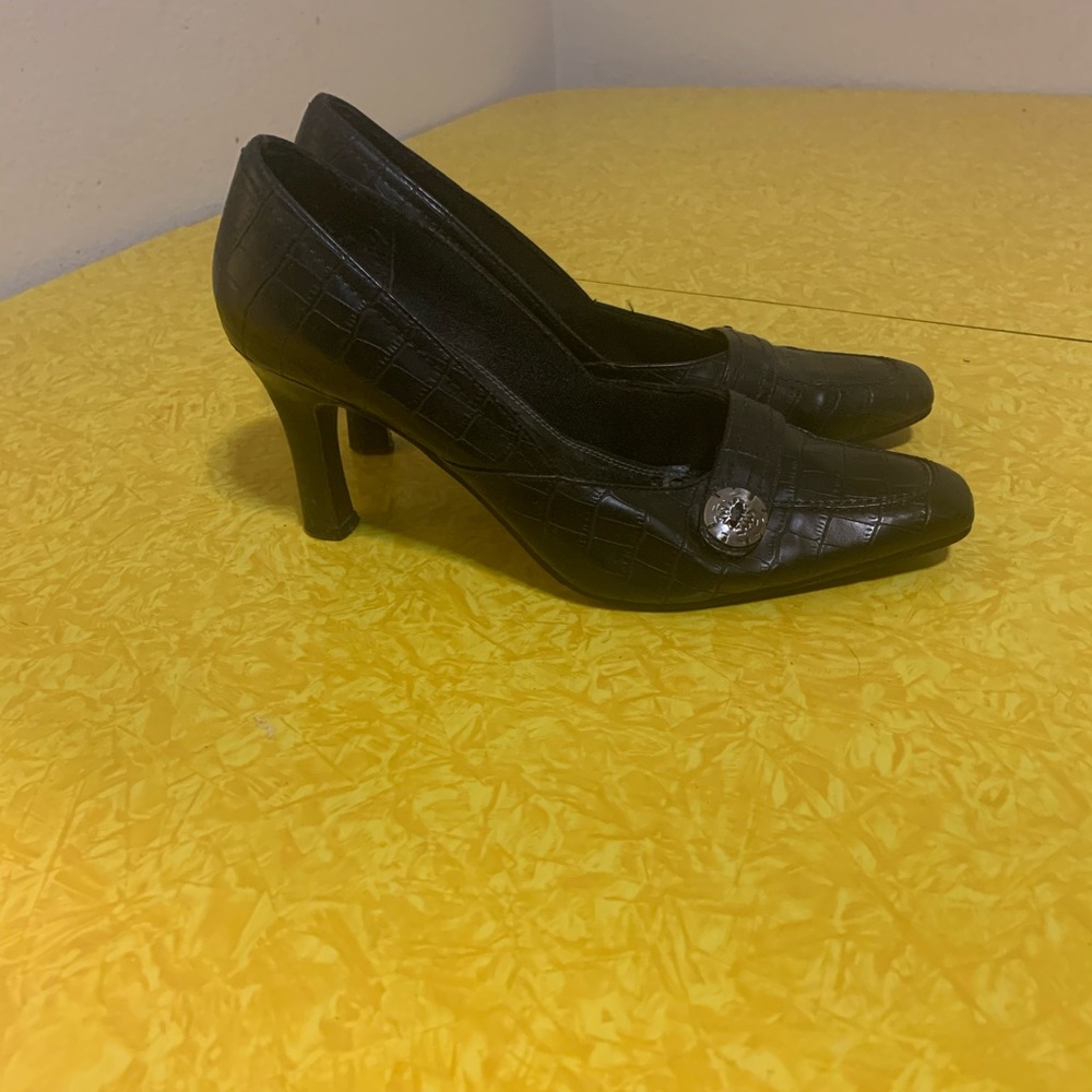 Naturalized high heels